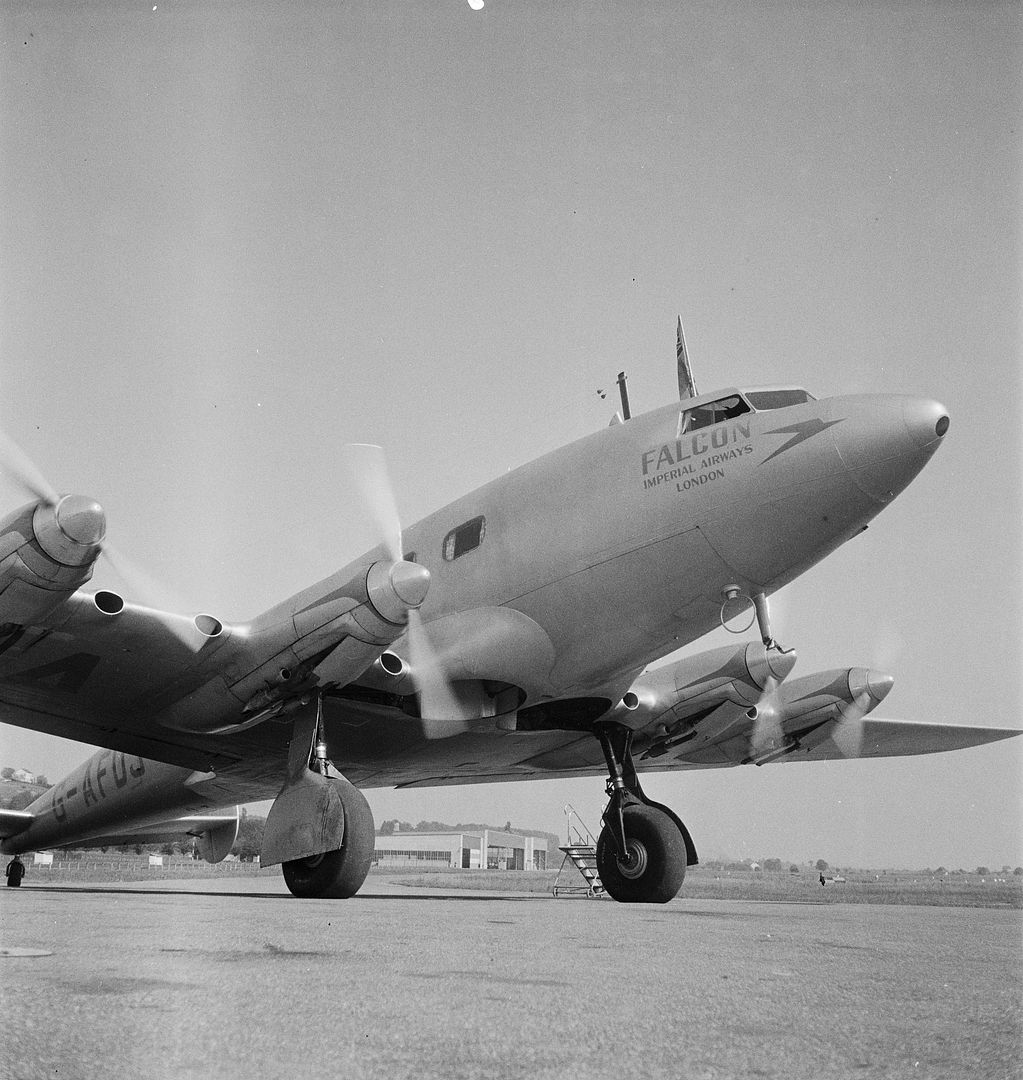 De Havilland D.H. 91 Albatross GAFDJ Falcon der Imperial Airways in Duumlbendorf am Boden in